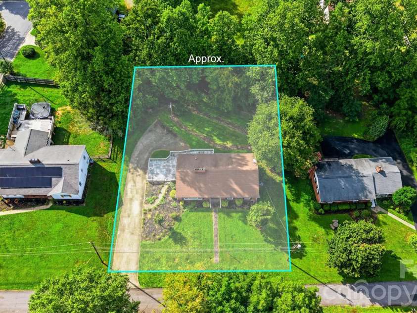 907 Vista Place, Lenoir, NC 28645.  MLS# CAR4403541, YatesRealty ID 37151. 