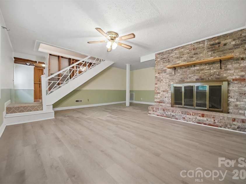 907 Vista Place, Lenoir, NC 28645.  MLS# CAR4403541, YatesRealty ID 37151. Basement den