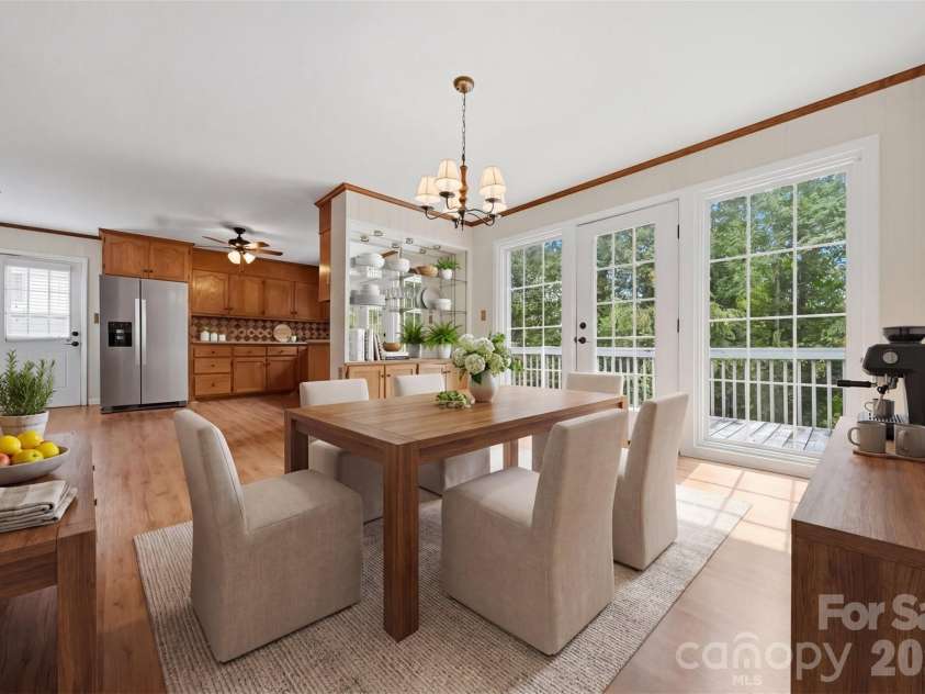 907 Vista Place, Lenoir, NC 28645.  MLS# CAR4403541, YatesRealty ID 37151. Breakfast/dining virtual