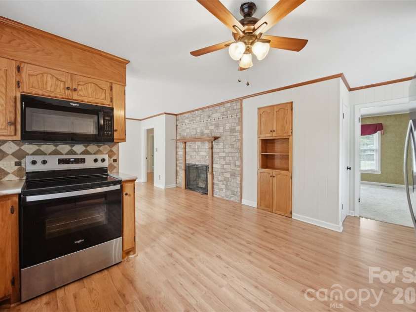 907 Vista Place, Lenoir, NC 28645.  MLS# CAR4403541, YatesRealty ID 37151. Kitchen