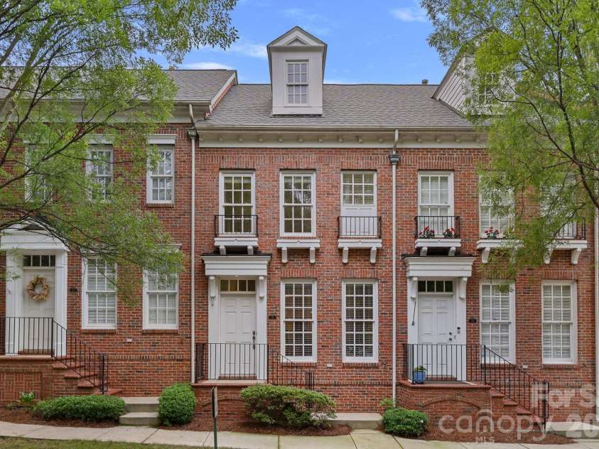 771 Old Meeting Way, Davidson, NC 28036.  MLS# CAR4403687, YatesRealty ID 37153. Welcome home to charming walkable Davidson!