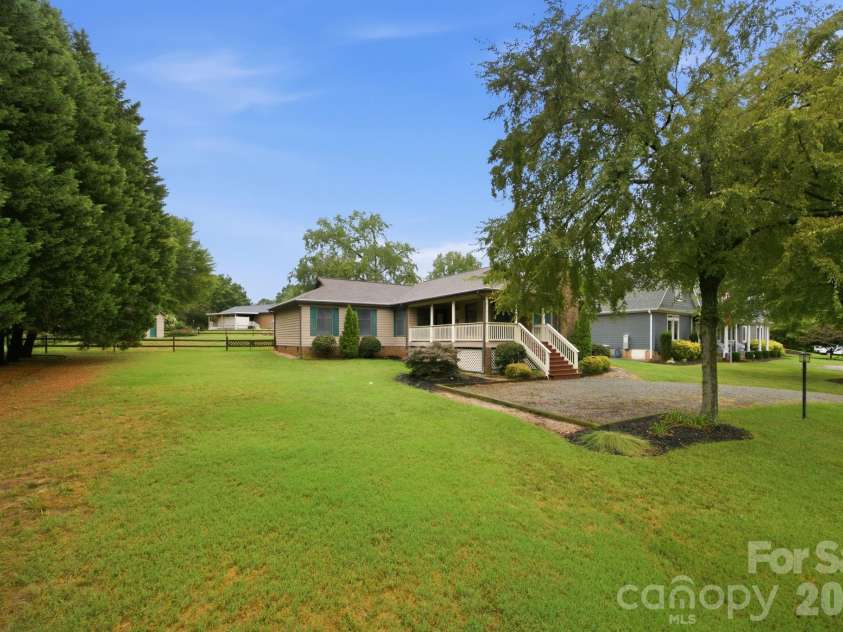 20118 Rainbow Circle, Cornelius, NC 28031.  MLS# CAR4404305, YatesRealty ID 37157. 