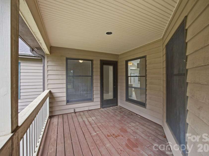 20118 Rainbow Circle, Cornelius, NC 28031.  MLS# CAR4404305, YatesRealty ID 37157. 