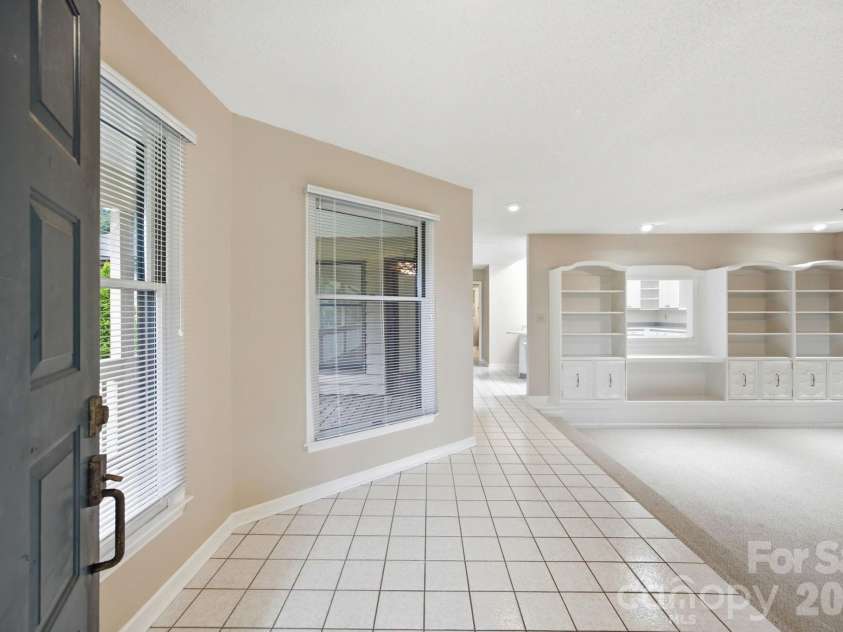 20118 Rainbow Circle, Cornelius, NC 28031.  MLS# CAR4404305, YatesRealty ID 37157. 