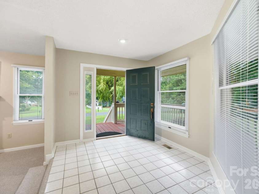 20118 Rainbow Circle, Cornelius, NC 28031.  MLS# CAR4404305, YatesRealty ID 37157. 