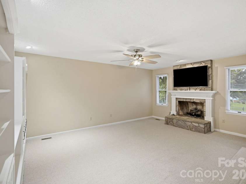 20118 Rainbow Circle, Cornelius, NC 28031.  MLS# CAR4404305, YatesRealty ID 37157. 