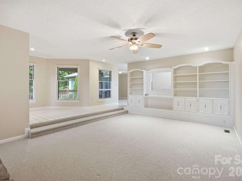 20118 Rainbow Circle, Cornelius, NC 28031.  MLS# CAR4404305, YatesRealty ID 37157. 