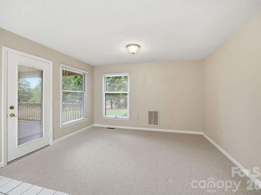 20118 Rainbow Circle, Cornelius, NC 28031.  MLS# CAR4404305, YatesRealty ID 37157. 