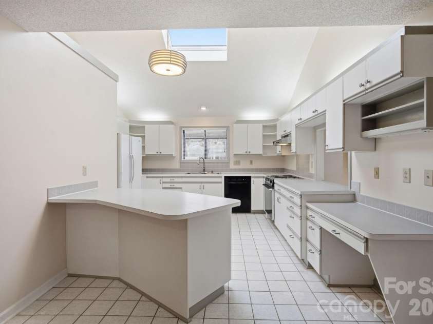20118 Rainbow Circle, Cornelius, NC 28031.  MLS# CAR4404305, YatesRealty ID 37157. 