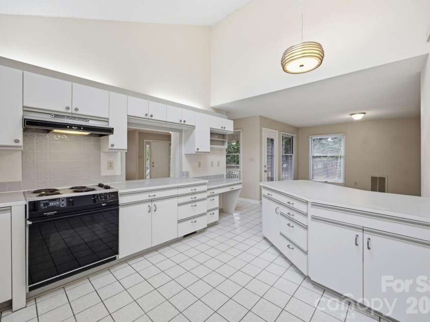 20118 Rainbow Circle, Cornelius, NC 28031.  MLS# CAR4404305, YatesRealty ID 37157. 