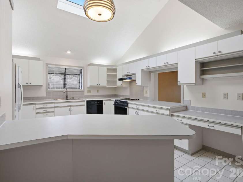 20118 Rainbow Circle, Cornelius, NC 28031.  MLS# CAR4404305, YatesRealty ID 37157. 