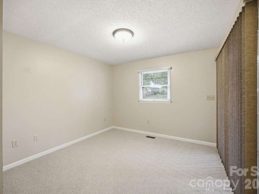 20118 Rainbow Circle, Cornelius, NC 28031.  MLS# CAR4404305, YatesRealty ID 37157. 