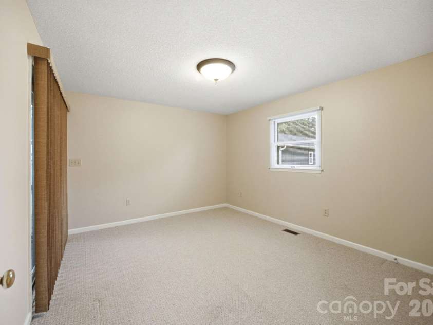20118 Rainbow Circle, Cornelius, NC 28031.  MLS# CAR4404305, YatesRealty ID 37157. 