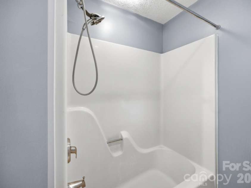 20118 Rainbow Circle, Cornelius, NC 28031.  MLS# CAR4404305, YatesRealty ID 37157. 