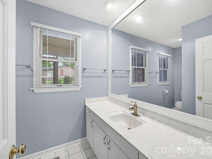 20118 Rainbow Circle, Cornelius, NC 28031.  MLS# CAR4404305, YatesRealty ID 37157. 