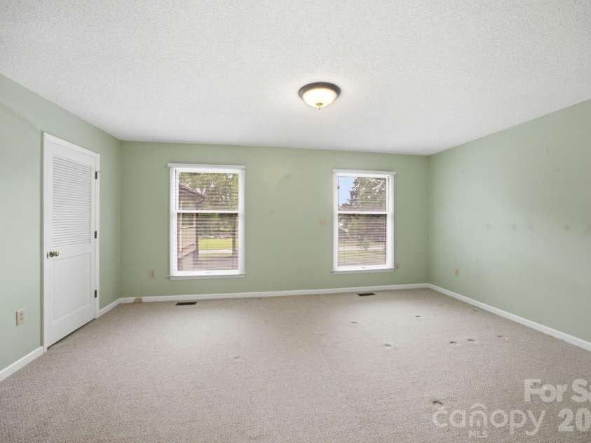 20118 Rainbow Circle, Cornelius, NC 28031.  MLS# CAR4404305, YatesRealty ID 37157. 