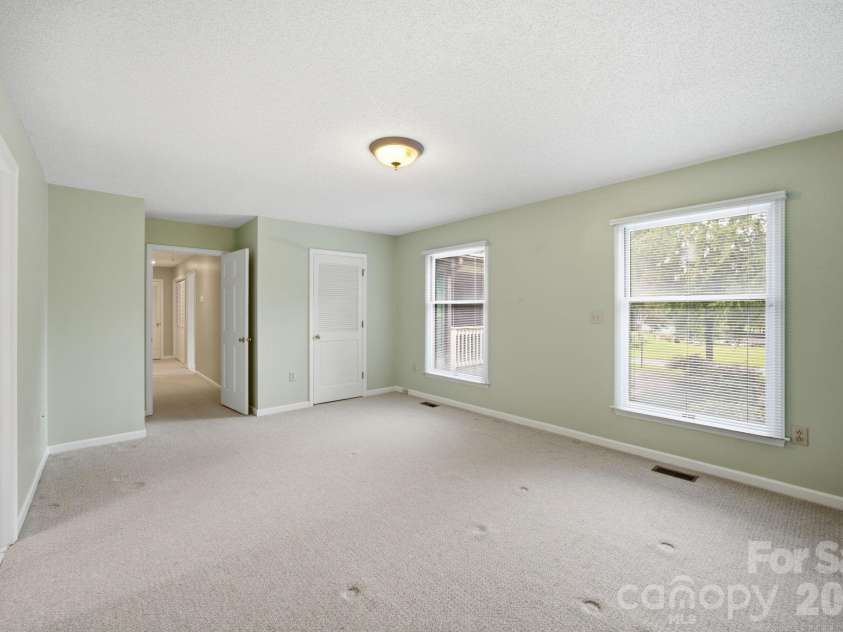 20118 Rainbow Circle, Cornelius, NC 28031.  MLS# CAR4404305, YatesRealty ID 37157. 