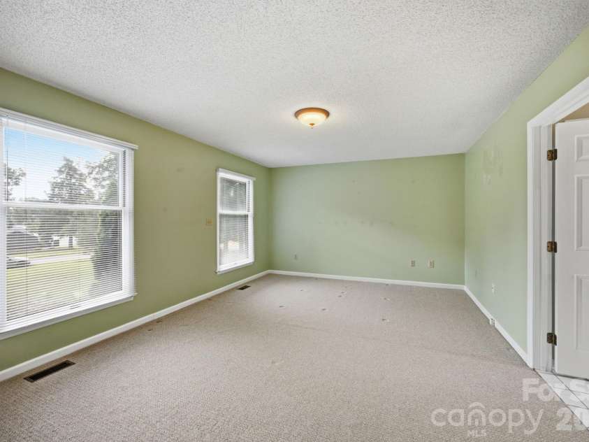 20118 Rainbow Circle, Cornelius, NC 28031.  MLS# CAR4404305, YatesRealty ID 37157. 