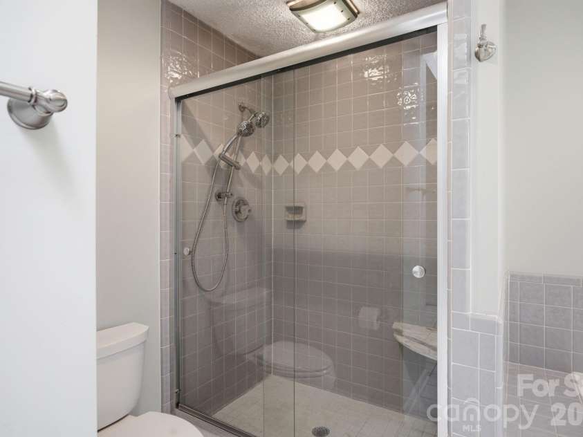 20118 Rainbow Circle, Cornelius, NC 28031.  MLS# CAR4404305, YatesRealty ID 37157. 