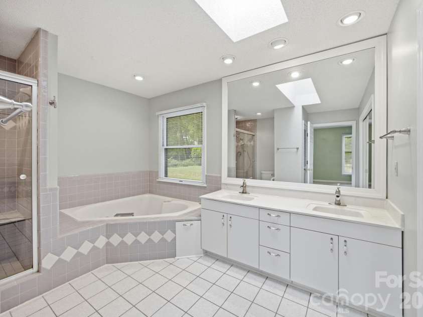 20118 Rainbow Circle, Cornelius, NC 28031.  MLS# CAR4404305, YatesRealty ID 37157. 