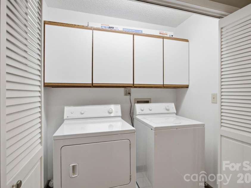 20118 Rainbow Circle, Cornelius, NC 28031.  MLS# CAR4404305, YatesRealty ID 37157. 