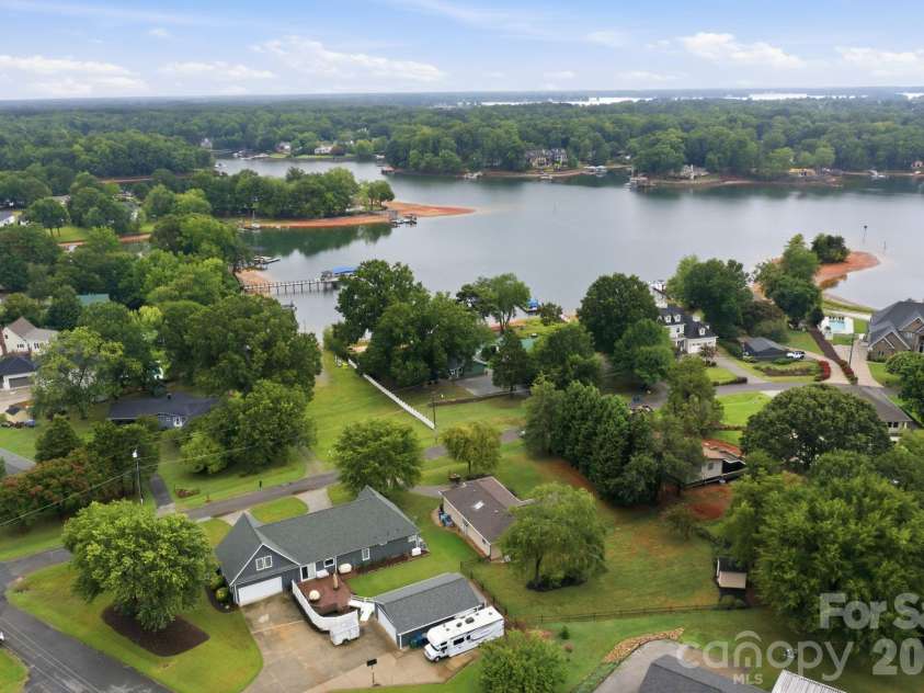 20118 Rainbow Circle, Cornelius, NC 28031.  MLS# CAR4404305, YatesRealty ID 37157. 
