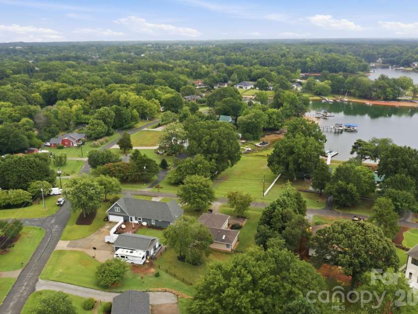20118 Rainbow Circle, Cornelius, NC 28031.  MLS# CAR4404305, YatesRealty ID 37157. 