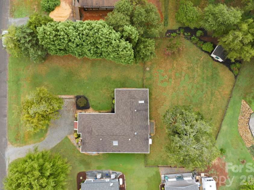 20118 Rainbow Circle, Cornelius, NC 28031.  MLS# CAR4404305, YatesRealty ID 37157. 