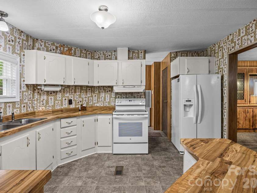 2071 Chameleon Road, York, SC 29745.  MLS# CAR4403445, YatesRealty ID 37158. 