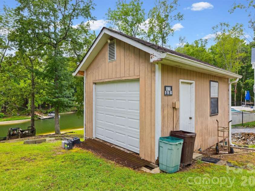 2071 Chameleon Road, York, SC 29745.  MLS# CAR4403445, YatesRealty ID 37158. 