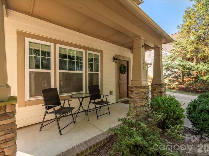 19925 Wooden Tee Drive, Davidson, NC 28036.  MLS# CAR4403616, YatesRealty ID 37159. 