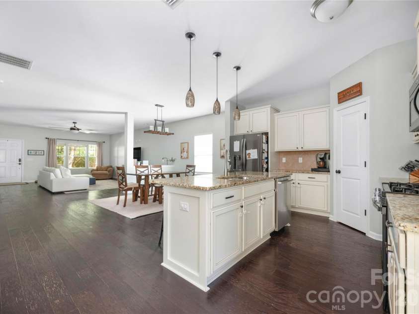 19925 Wooden Tee Drive, Davidson, NC 28036.  MLS# CAR4403616, YatesRealty ID 37159. 