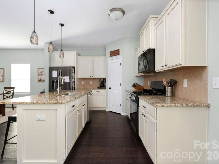 19925 Wooden Tee Drive, Davidson, NC 28036.  MLS# CAR4403616, YatesRealty ID 37159. 