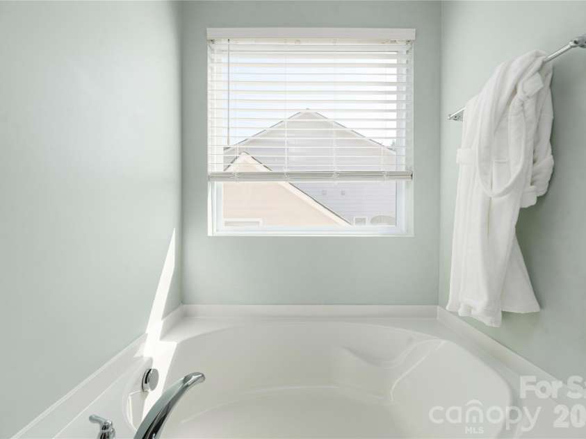 19925 Wooden Tee Drive, Davidson, NC 28036.  MLS# CAR4403616, YatesRealty ID 37159. 