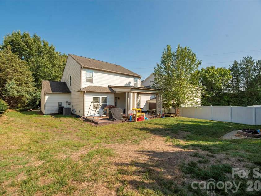 19925 Wooden Tee Drive, Davidson, NC 28036.  MLS# CAR4403616, YatesRealty ID 37159. 
