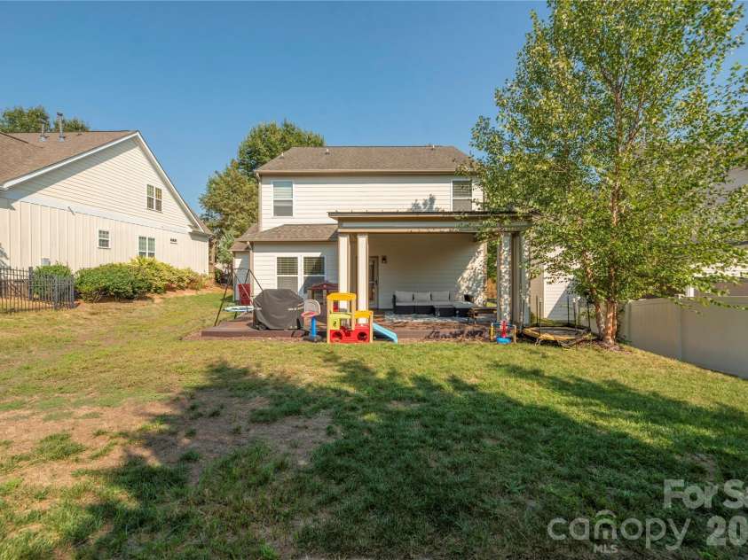 19925 Wooden Tee Drive, Davidson, NC 28036.  MLS# CAR4403616, YatesRealty ID 37159. 