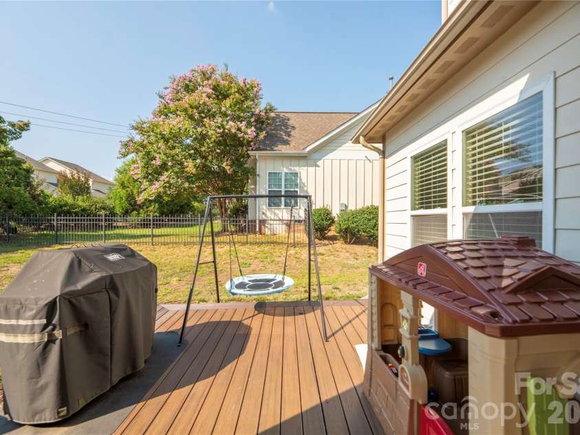 19925 Wooden Tee Drive, Davidson, NC 28036.  MLS# CAR4403616, YatesRealty ID 37159. 