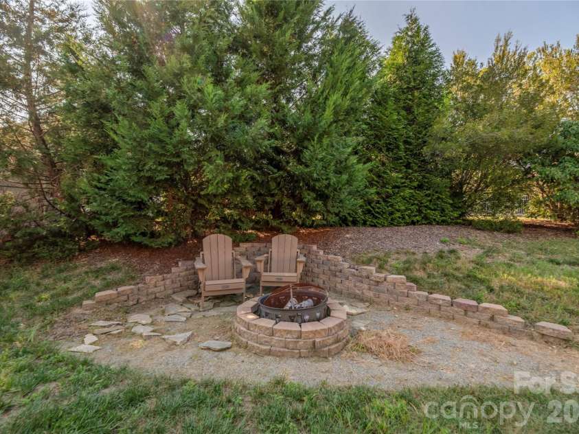 19925 Wooden Tee Drive, Davidson, NC 28036.  MLS# CAR4403616, YatesRealty ID 37159. 