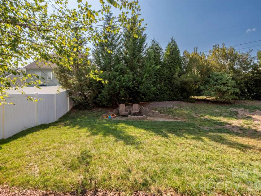 19925 Wooden Tee Drive, Davidson, NC 28036.  MLS# CAR4403616, YatesRealty ID 37159. 