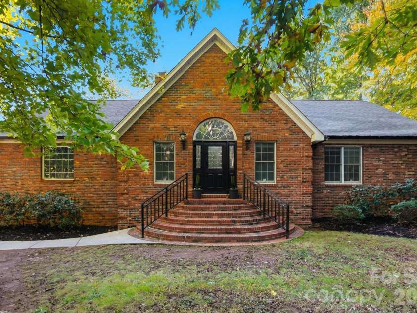 3475 Pikeview Road, Fort Mill, SC 29715.  MLS# CAR4322314, YatesRealty ID 3716. Front entrance 