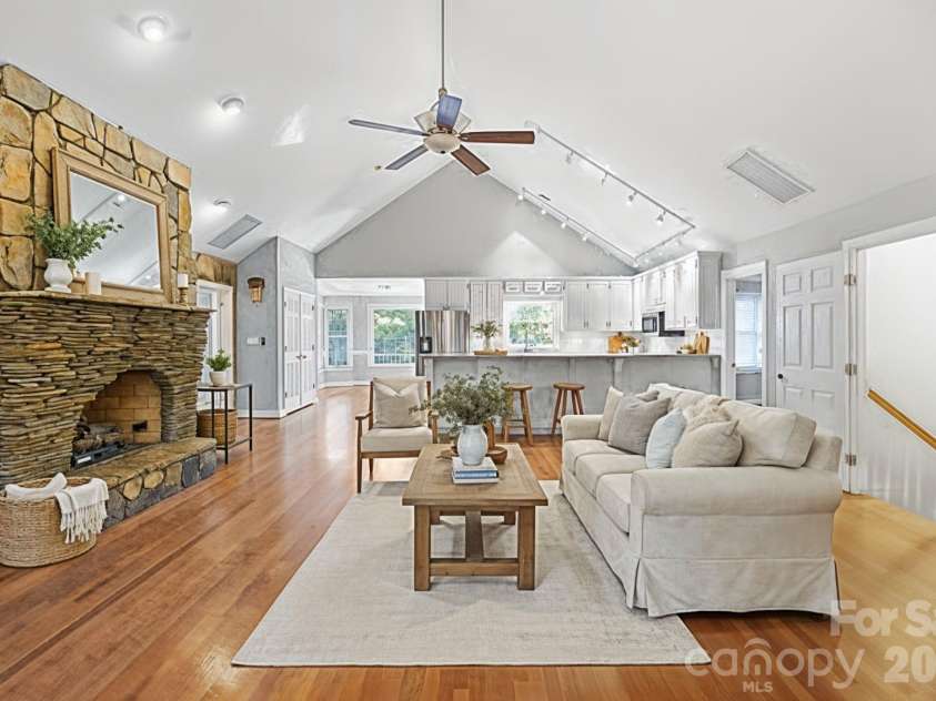 3475 Pikeview Road, Fort Mill, SC 29715.  MLS# CAR4322314, YatesRealty ID 3716. Great Room 