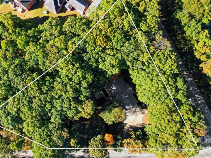 3475 Pikeview Road, Fort Mill, SC 29715.  MLS# CAR4322314, YatesRealty ID 3716. Lot Line