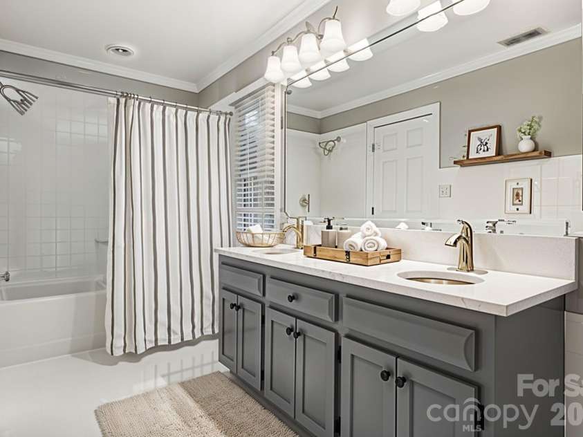 3475 Pikeview Road, Fort Mill, SC 29715.  MLS# CAR4322314, YatesRealty ID 3716. Main Level Full Bath