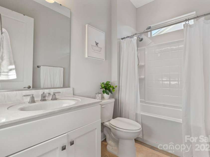 7127 Hanging Rock Court, Denver, NC 28037.  MLS# CAR4232308, YatesRealty ID 3716. Full Bath #1