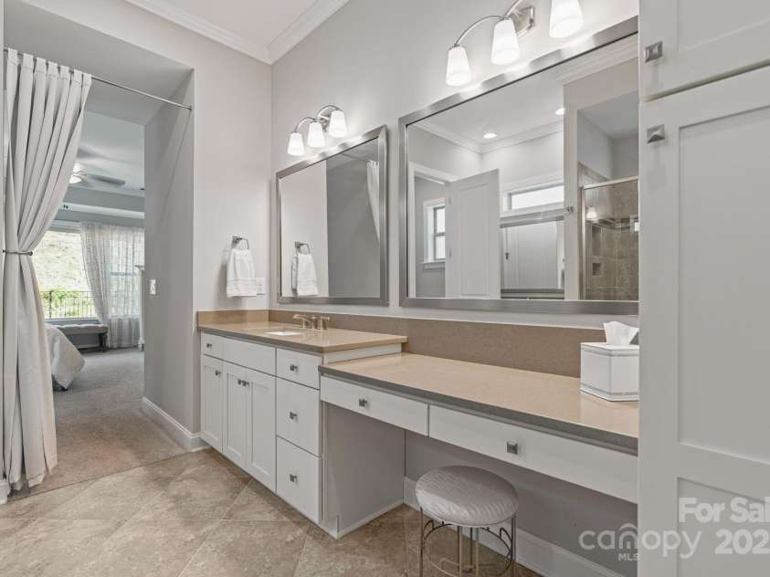 7127 Hanging Rock Court, Denver, NC 28037.  MLS# CAR4232308, YatesRealty ID 3716. Primary enSuite Bath w/ 2 Vanities