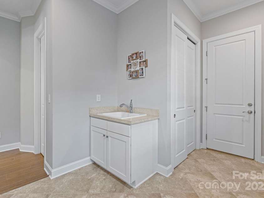7127 Hanging Rock Court, Denver, NC 28037.  MLS# CAR4232308, YatesRealty ID 3716. Utility Sink in Laundry Room