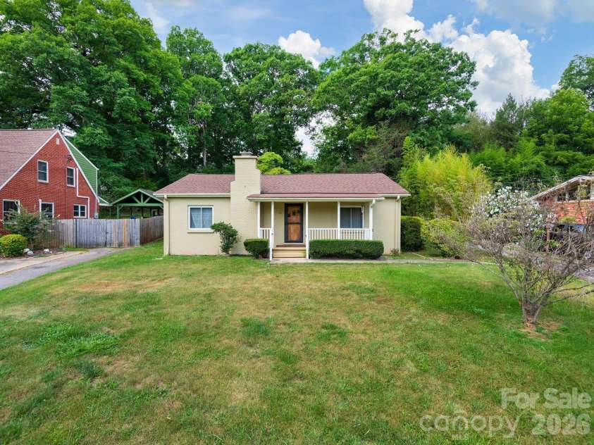 44 Bear Creek Road, Asheville, NC 28806.  MLS# CAR4402022, YatesRealty ID 37161. 
