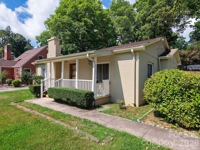 44 Bear Creek Road, Asheville, NC 28806.  MLS# CAR4402022, YatesRealty ID 37161. 