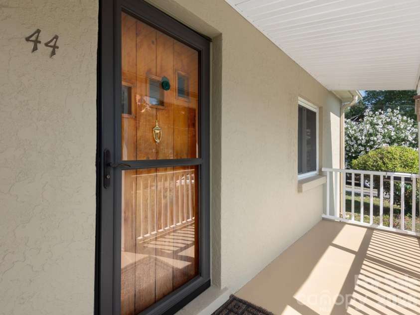 44 Bear Creek Road, Asheville, NC 28806.  MLS# CAR4402022, YatesRealty ID 37161. 