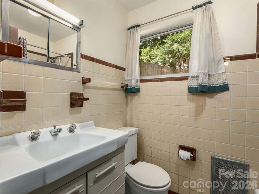 44 Bear Creek Road, Asheville, NC 28806.  MLS# CAR4402022, YatesRealty ID 37161. 